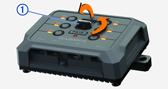 Front cover latch rotating with a callout